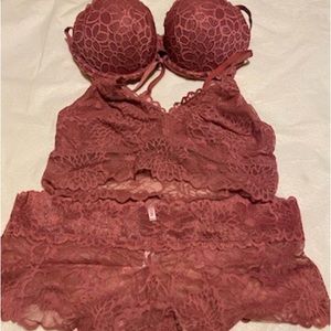 Victoria’s Secret 3 pieces. New condition.